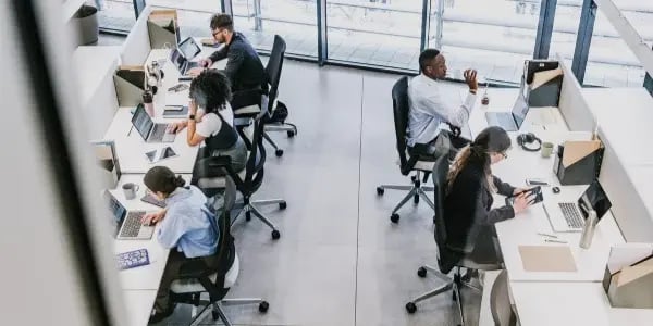 EOR vs Portage Salarial: Key Differences, Costs & How to Choose the Right Model (2026)