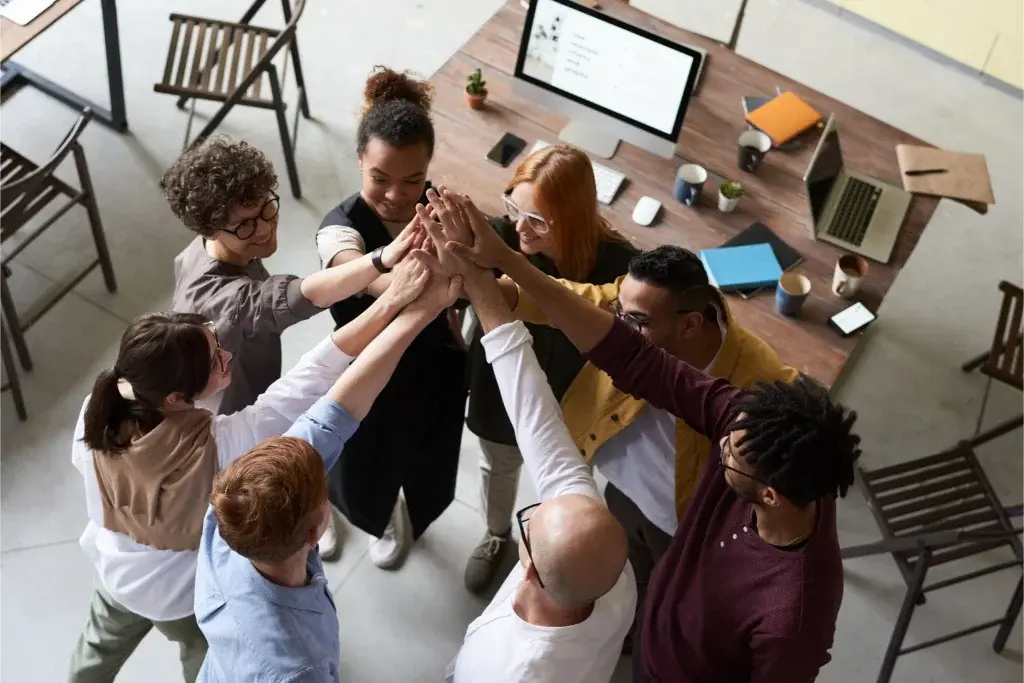 Comment harmoniser la culture d'entreprise, les avantages sociaux et la conformité au sein des filiales internationales