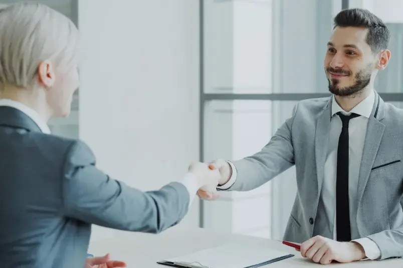 Hiring in Australia Without a Subsidiary: EOR vs. Payroll Outsourcing (2026 Comparison)